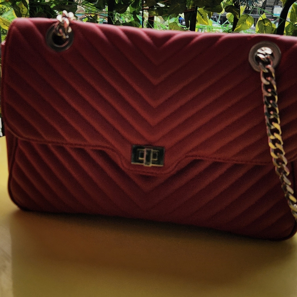 Elegant Red Steve Madden Quilted Shoulder Bag
